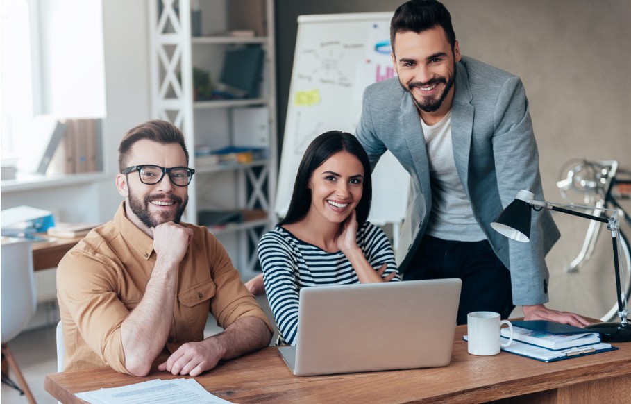 Une equipe dynamique dans un bureau